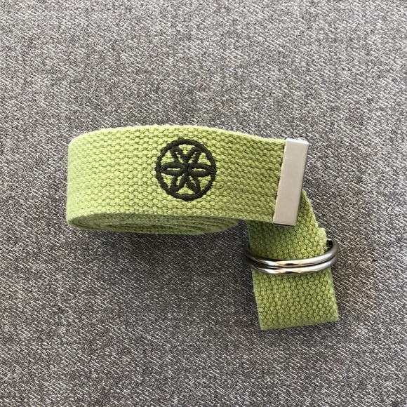Used once! - GAIAM Studio Select Premium Yoga Strap - Stretch/Align/Strengthen - Picture 3 of 6
